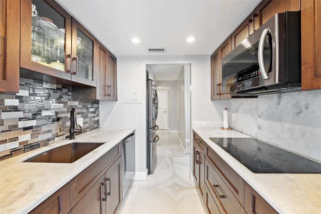 待售: $585,000 (2 贝兹, 1 浴室, 1030 平方英尺)