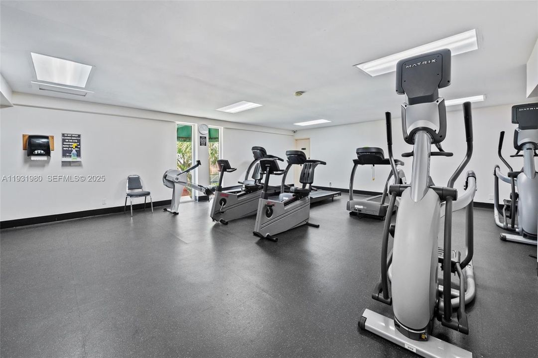 待售: $585,000 (2 贝兹, 1 浴室, 1030 平方英尺)