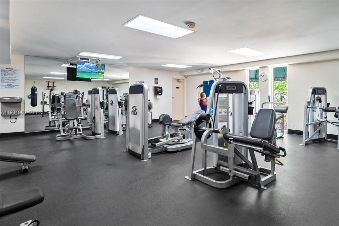 待售: $585,000 (2 贝兹, 1 浴室, 1030 平方英尺)