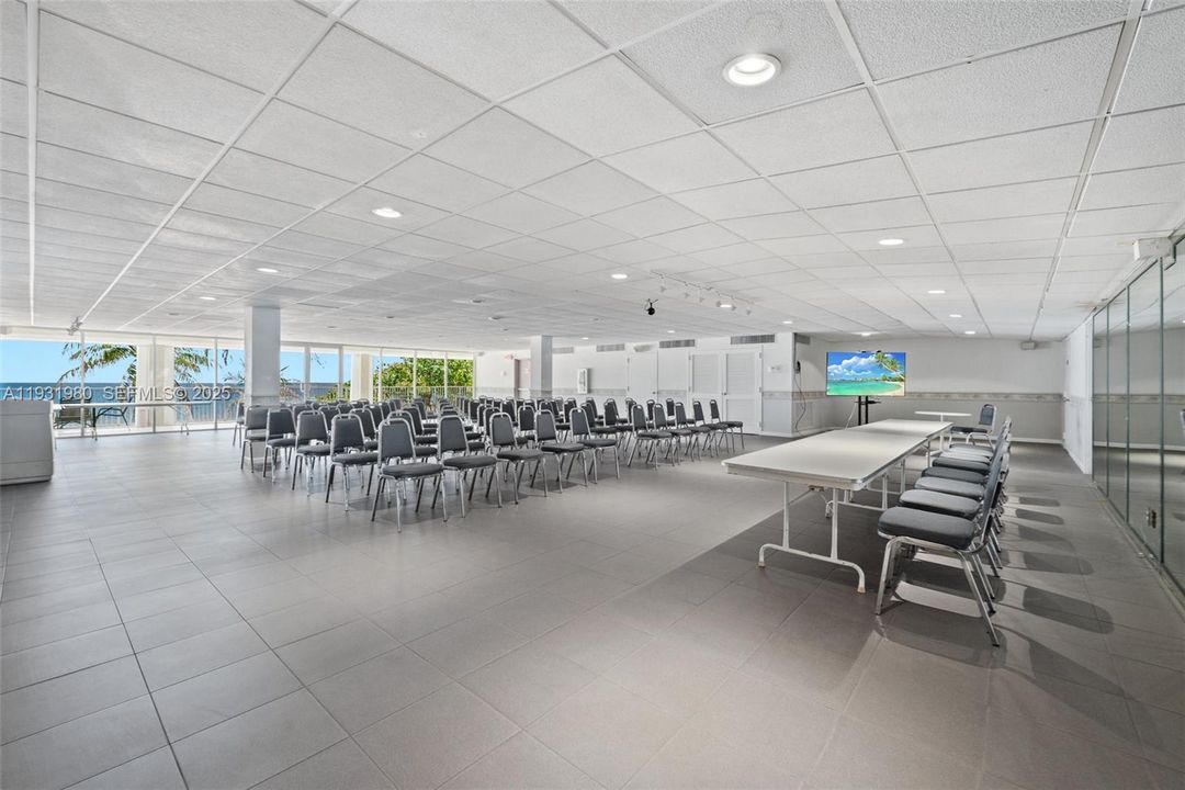 待售: $585,000 (2 贝兹, 1 浴室, 1030 平方英尺)