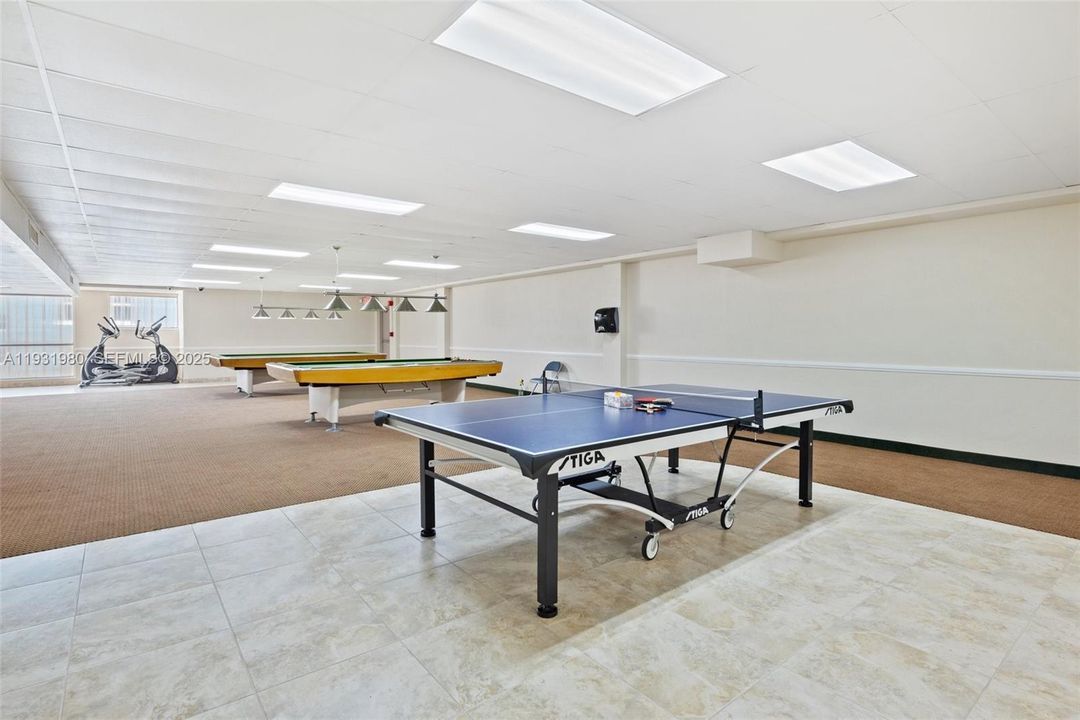 待售: $585,000 (2 贝兹, 1 浴室, 1030 平方英尺)