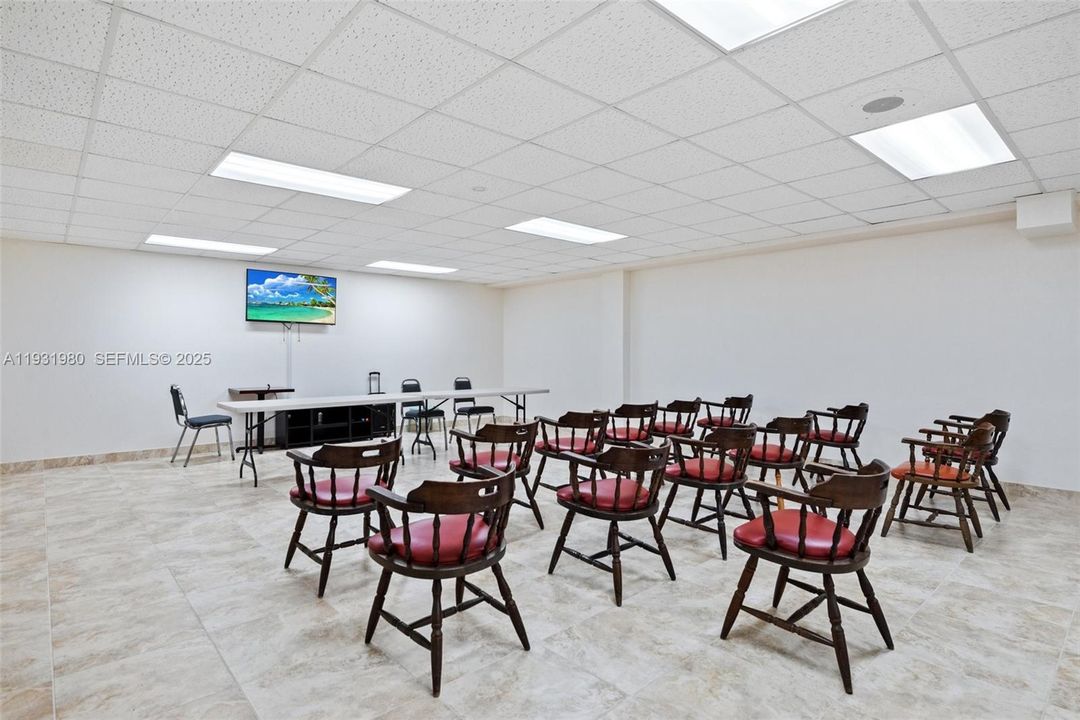 待售: $585,000 (2 贝兹, 1 浴室, 1030 平方英尺)