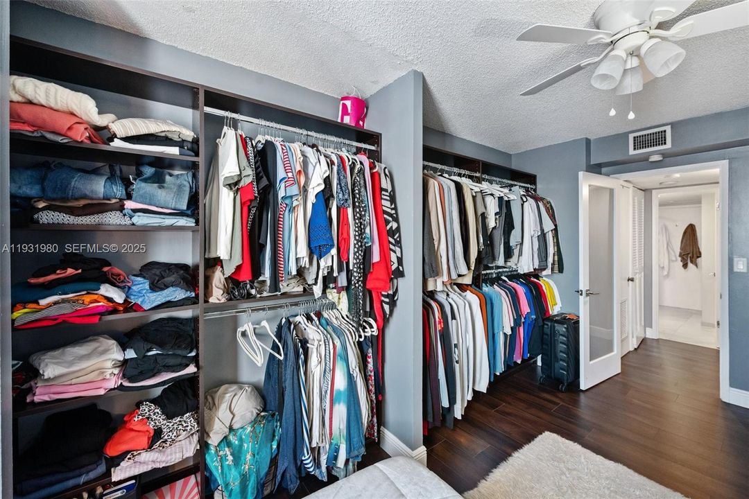 待售: $585,000 (2 贝兹, 1 浴室, 1030 平方英尺)