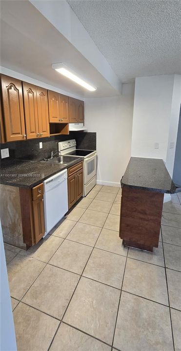 出租: $1,500 (1 贝兹, 1 浴室, 223601 平方英尺)