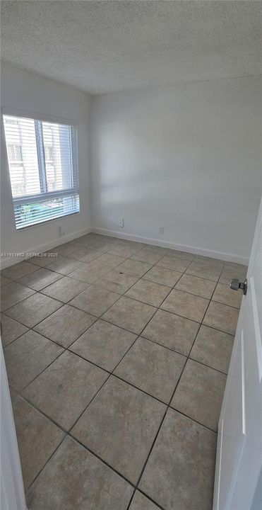 出租: $1,500 (1 贝兹, 1 浴室, 223601 平方英尺)