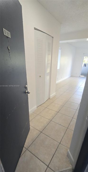 出租: $1,500 (1 贝兹, 1 浴室, 223601 平方英尺)