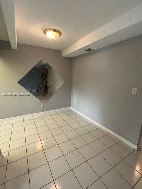 For Rent: $1,800 (2 beds, 2 baths, 905 Square Feet)