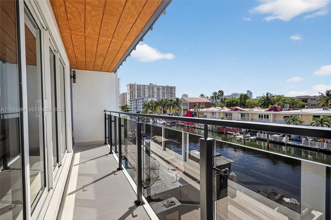 В аренду: $16,000 (3 спален, 3 ванн, 2450 Квадратных фут)