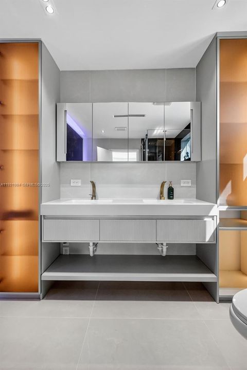 В аренду: $16,000 (3 спален, 3 ванн, 2450 Квадратных фут)