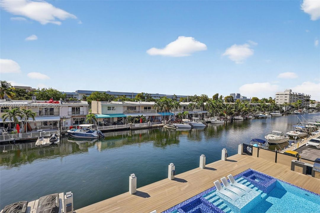 В аренду: $16,000 (3 спален, 3 ванн, 2450 Квадратных фут)