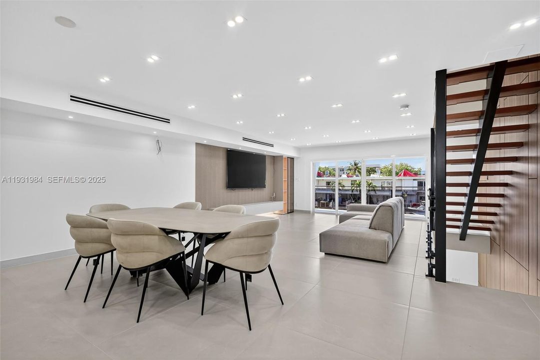 В аренду: $16,000 (3 спален, 3 ванн, 2450 Квадратных фут)