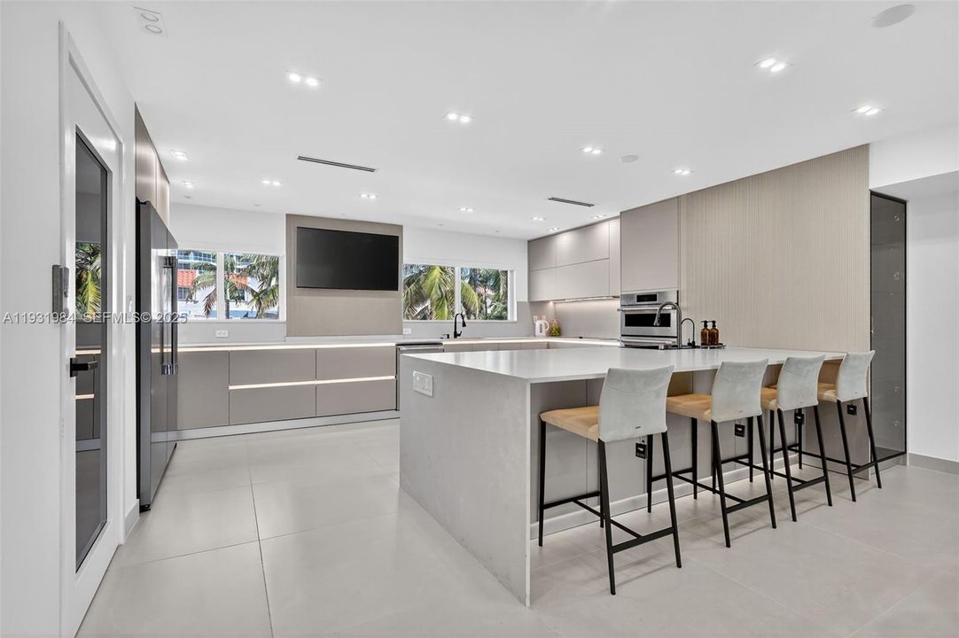 В аренду: $16,000 (3 спален, 3 ванн, 2450 Квадратных фут)