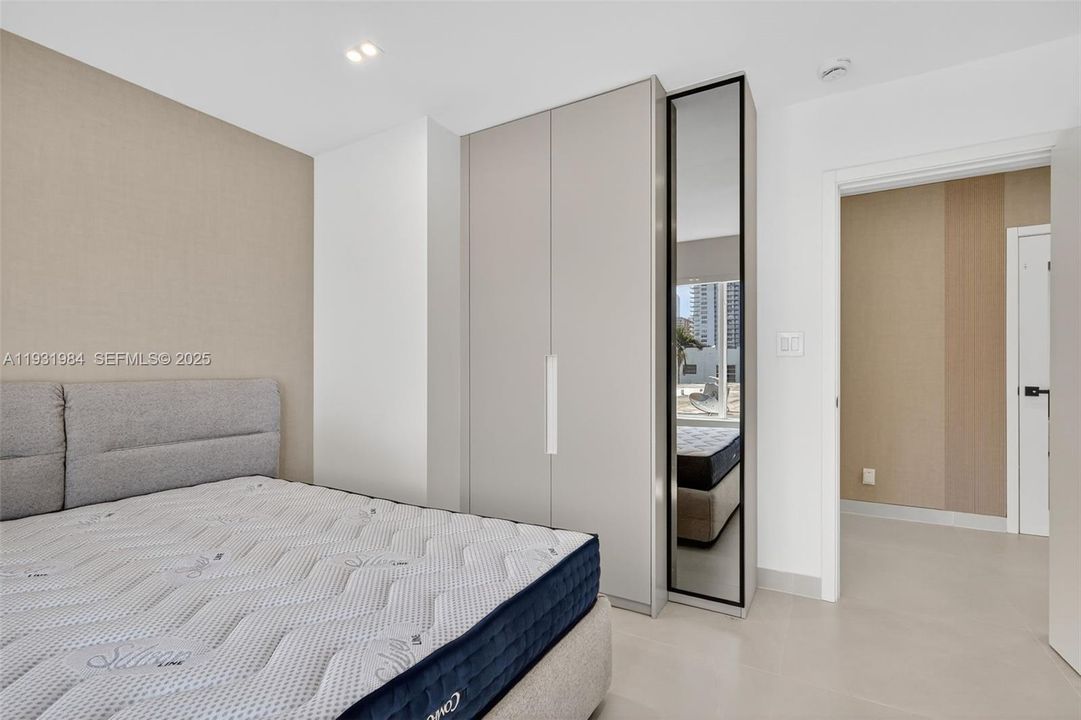 В аренду: $16,000 (3 спален, 3 ванн, 2450 Квадратных фут)