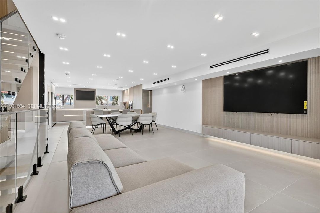 В аренду: $16,000 (3 спален, 3 ванн, 2450 Квадратных фут)