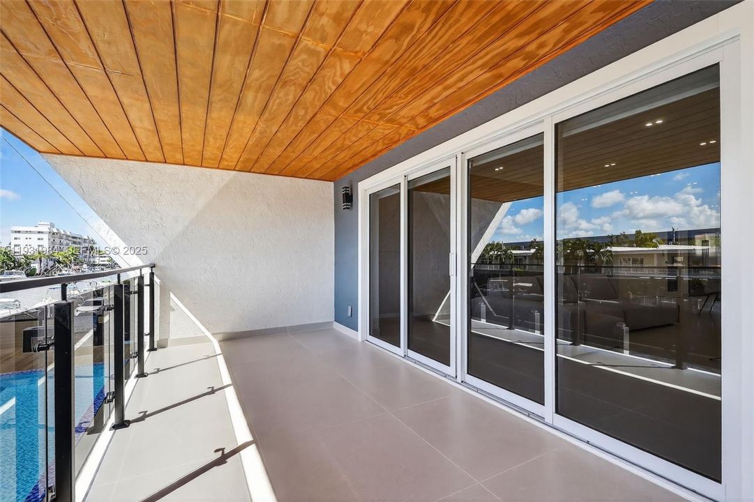 В аренду: $16,000 (3 спален, 3 ванн, 2450 Квадратных фут)