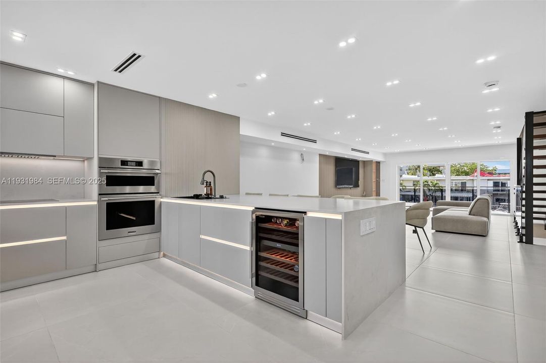 В аренду: $16,000 (3 спален, 3 ванн, 2450 Квадратных фут)