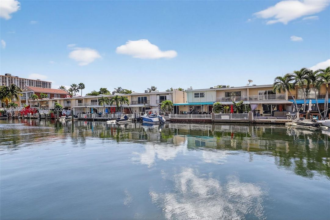 В аренду: $16,000 (3 спален, 3 ванн, 2450 Квадратных фут)