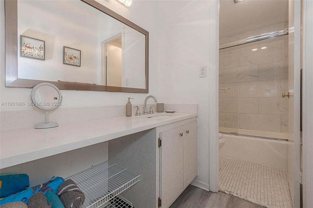 For Sale: $350,000 (2 beds, 2 baths, 1275 Square Feet)