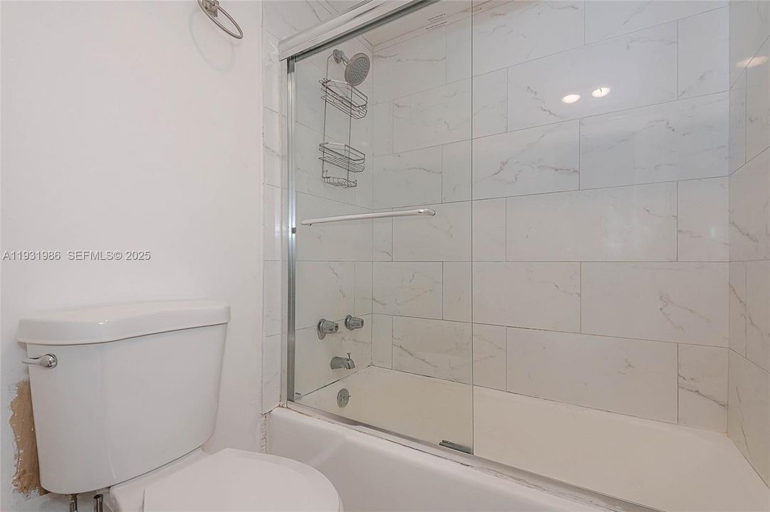 For Sale: $350,000 (2 beds, 2 baths, 1275 Square Feet)