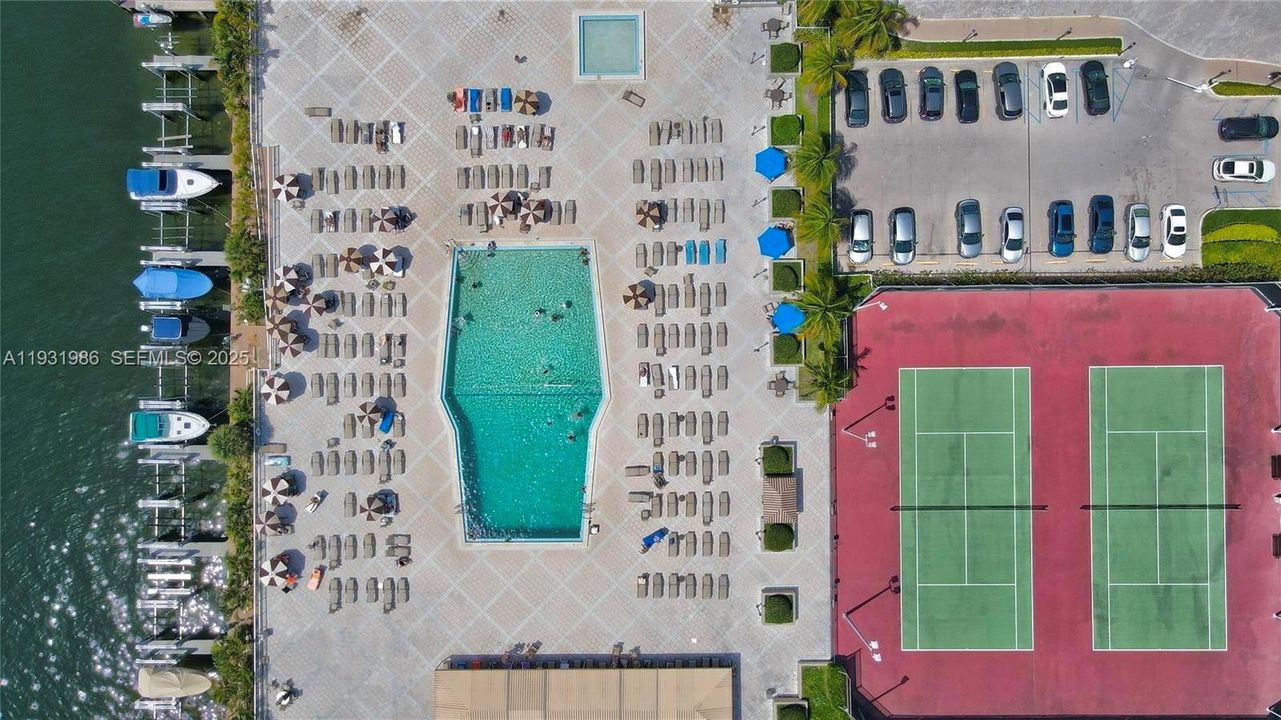 For Sale: $350,000 (2 beds, 2 baths, 1275 Square Feet)