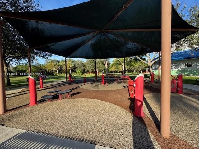 На продажу: $169,000 (2 спален, 2 ванн, 1100 Квадратных фут)