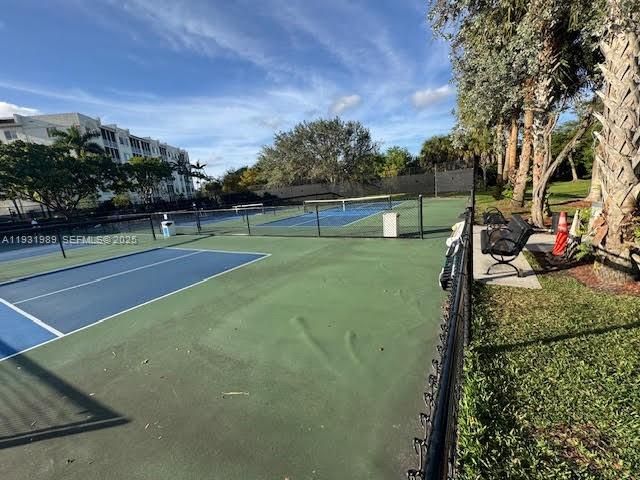 На продажу: $169,000 (2 спален, 2 ванн, 1100 Квадратных фут)