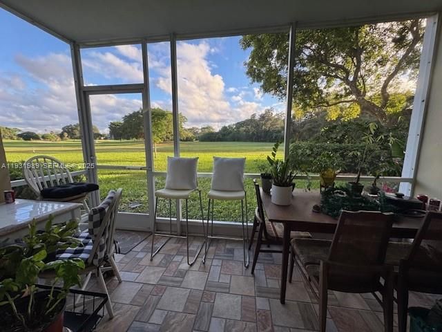 На продажу: $169,000 (2 спален, 2 ванн, 1100 Квадратных фут)