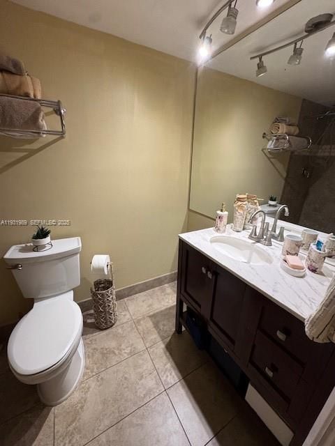 На продажу: $169,000 (2 спален, 2 ванн, 1100 Квадратных фут)