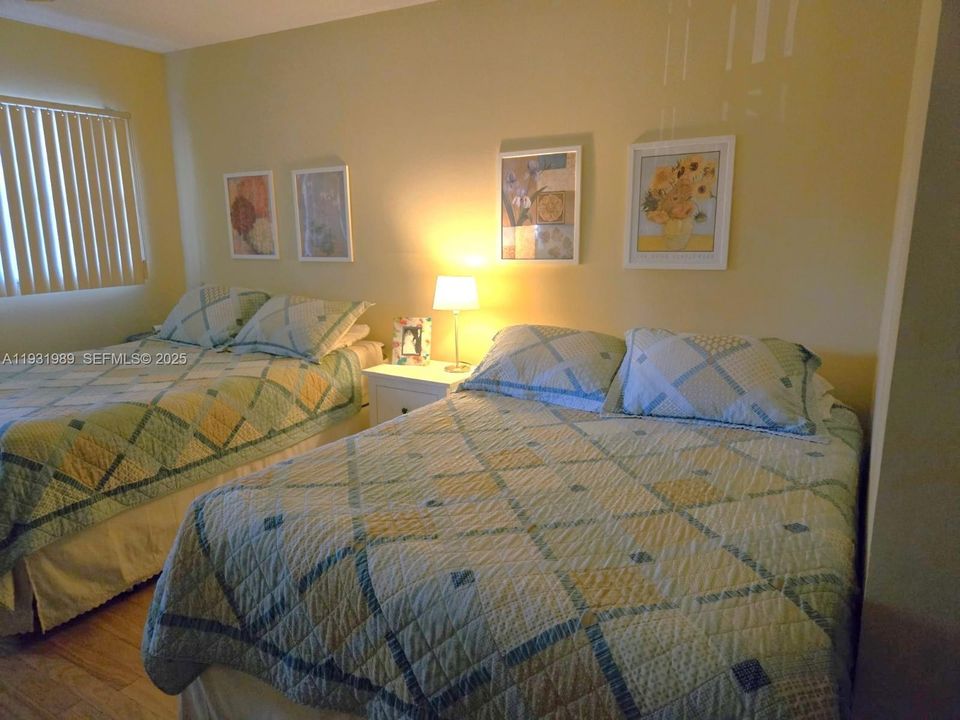 На продажу: $169,000 (2 спален, 2 ванн, 1100 Квадратных фут)