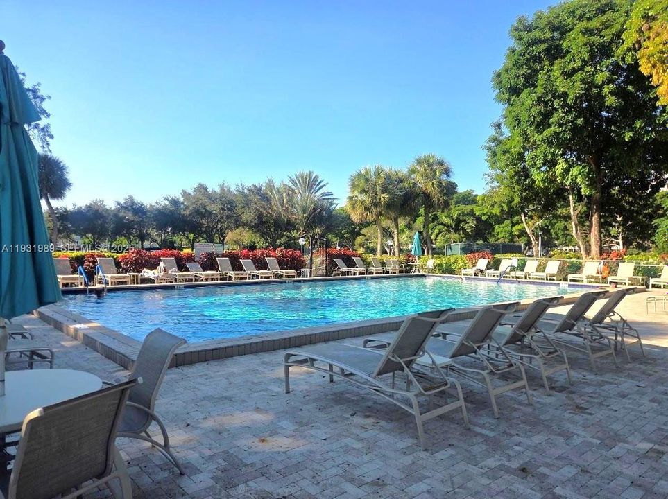 На продажу: $169,000 (2 спален, 2 ванн, 1100 Квадратных фут)