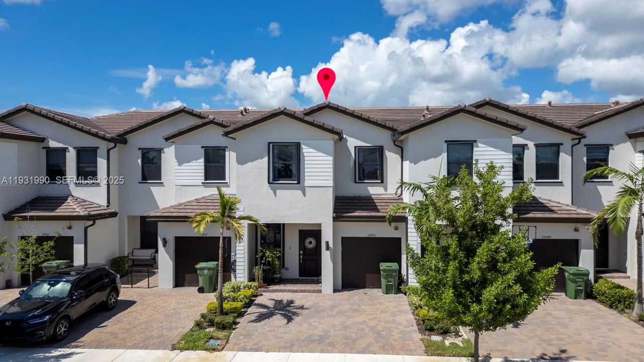 For Rent: $3,500 (3 beds, 2 baths, 1888 Square Feet)