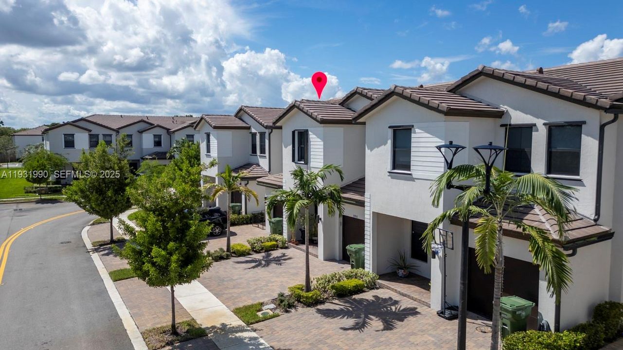 For Rent: $3,500 (3 beds, 2 baths, 1888 Square Feet)