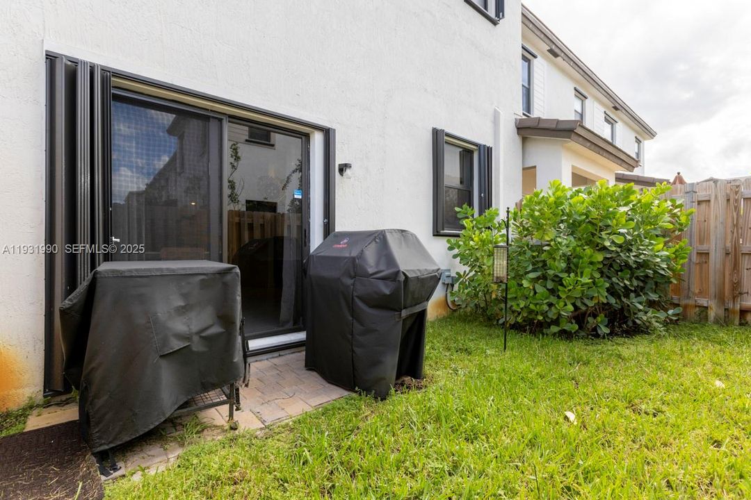 For Rent: $3,500 (3 beds, 2 baths, 1888 Square Feet)