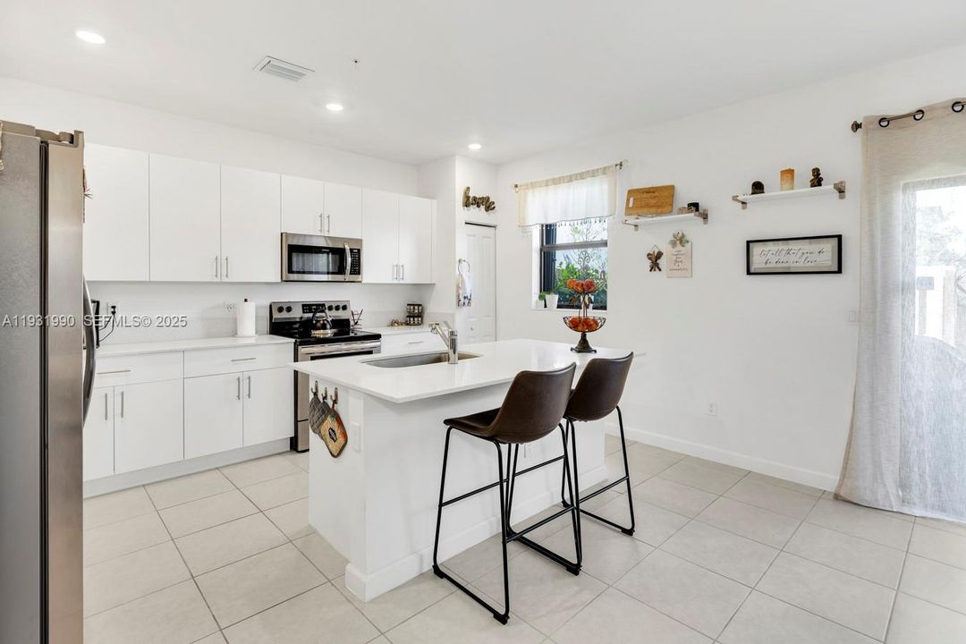 For Rent: $3,500 (3 beds, 2 baths, 1888 Square Feet)