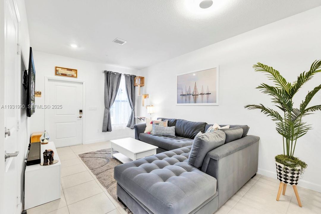 For Rent: $3,500 (3 beds, 2 baths, 1888 Square Feet)