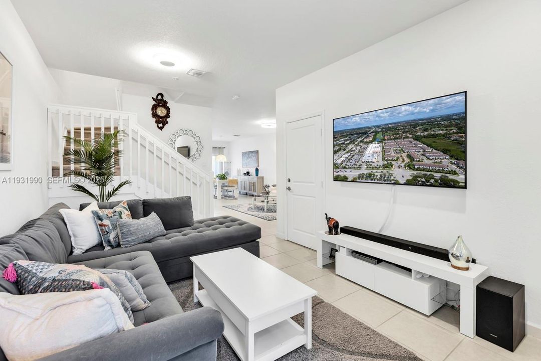 For Rent: $3,500 (3 beds, 2 baths, 1888 Square Feet)