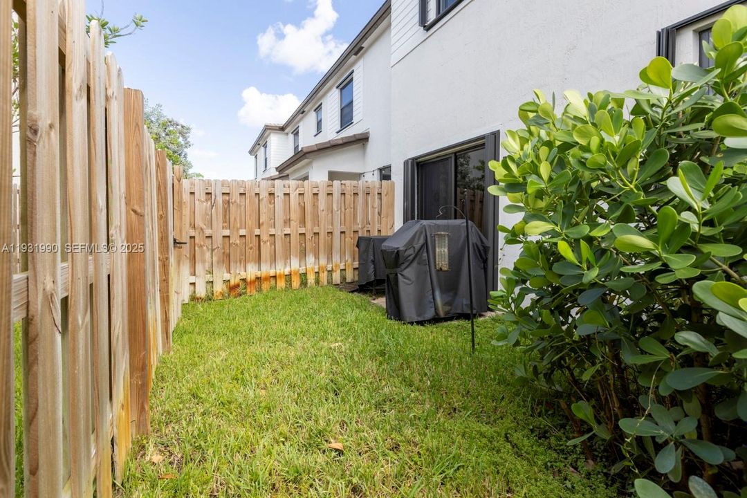 For Rent: $3,500 (3 beds, 2 baths, 1888 Square Feet)