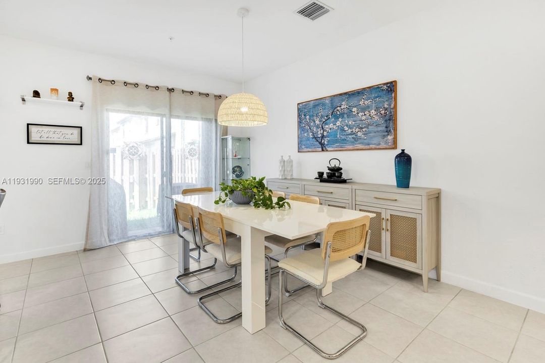 For Rent: $3,500 (3 beds, 2 baths, 1888 Square Feet)