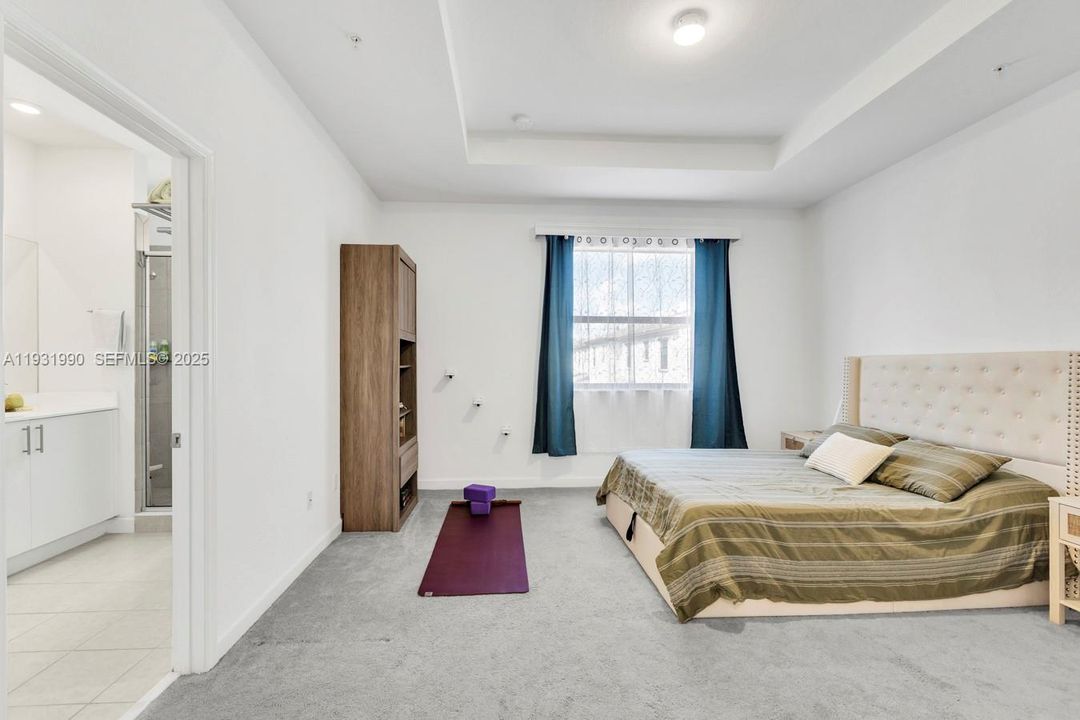 For Rent: $3,500 (3 beds, 2 baths, 1888 Square Feet)