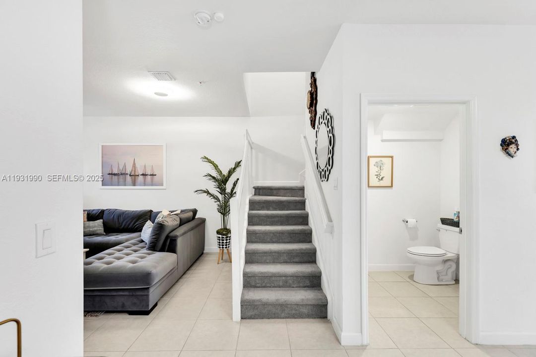 For Rent: $3,500 (3 beds, 2 baths, 1888 Square Feet)