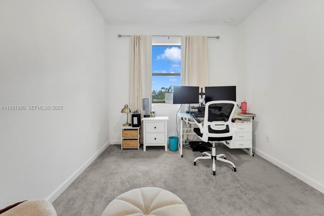 For Rent: $3,500 (3 beds, 2 baths, 1888 Square Feet)