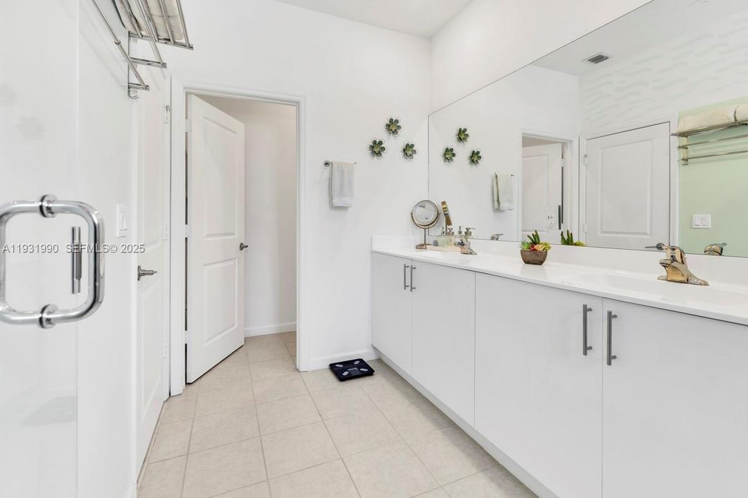 For Rent: $3,500 (3 beds, 2 baths, 1888 Square Feet)