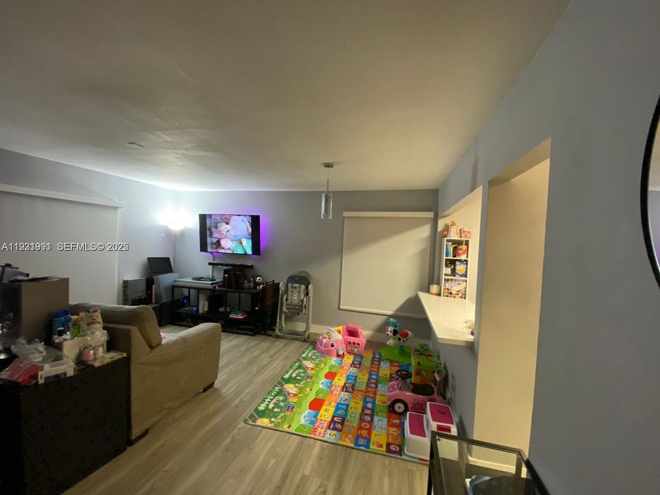 For Rent: $2,800 (2 beds, 2 baths, 1021 Square Feet)