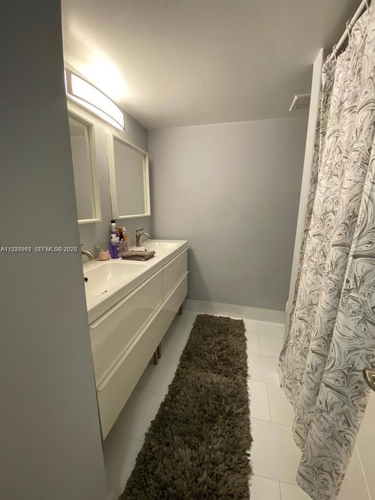 For Rent: $2,800 (2 beds, 2 baths, 1021 Square Feet)