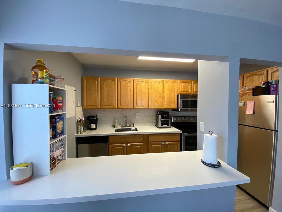 For Rent: $2,800 (2 beds, 2 baths, 1021 Square Feet)