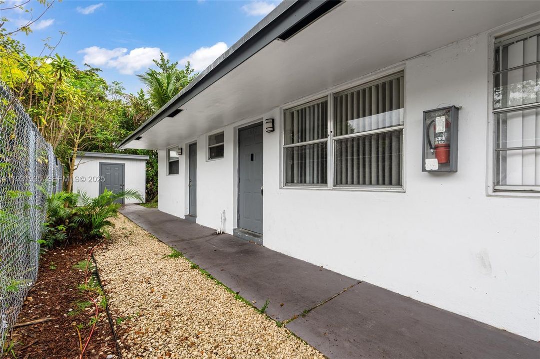 For Rent: $2,200 (2 beds, 1 baths, 3233 Square Feet)