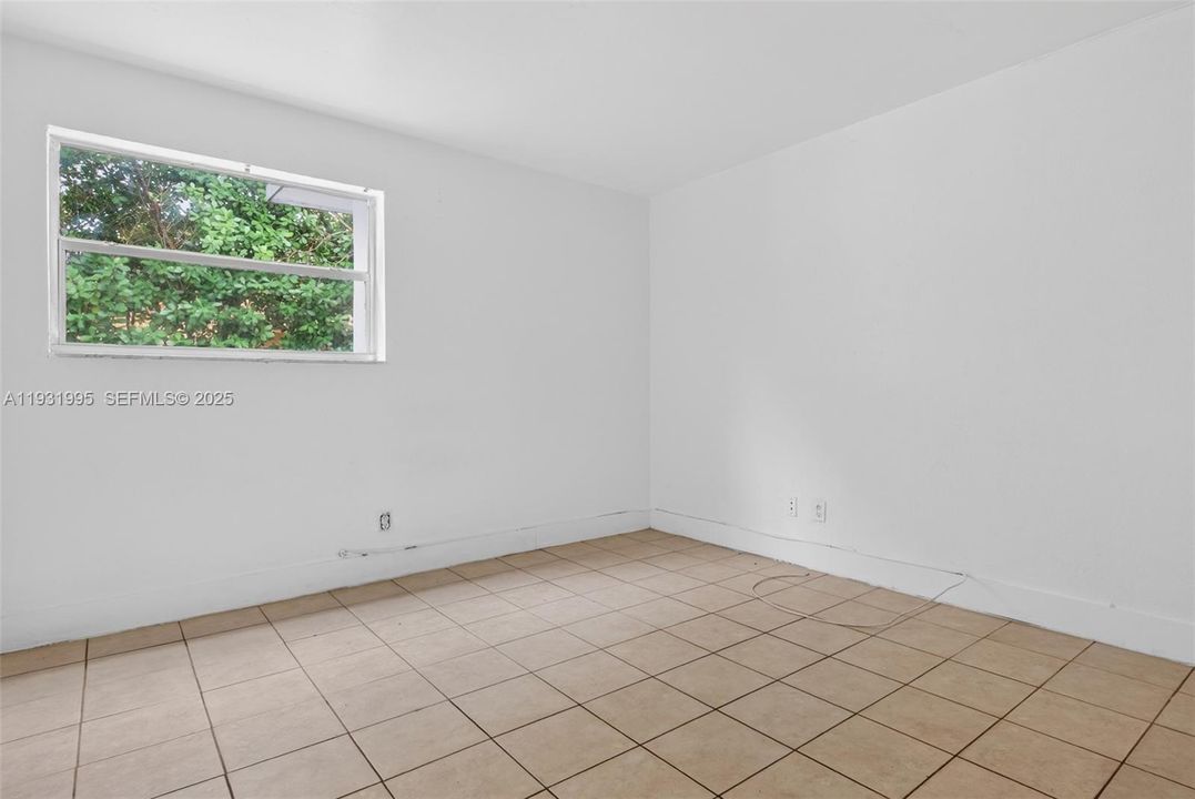 For Rent: $2,200 (2 beds, 1 baths, 3233 Square Feet)