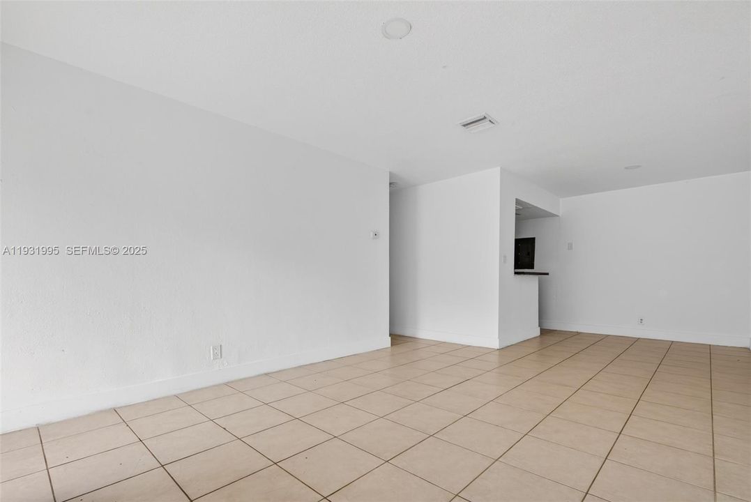 For Rent: $2,200 (2 beds, 1 baths, 3233 Square Feet)