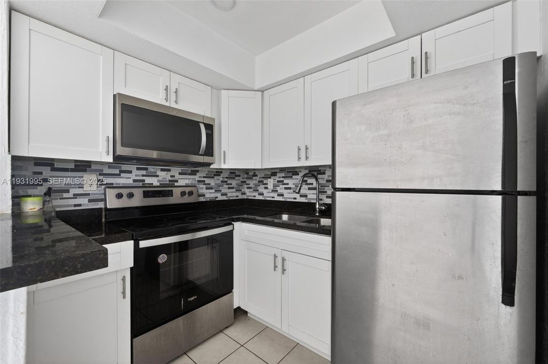 For Rent: $2,200 (2 beds, 1 baths, 3233 Square Feet)