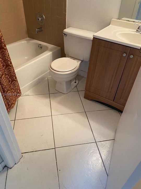 待售: $218,000 (2 贝兹, 2 浴室, 956 平方英尺)